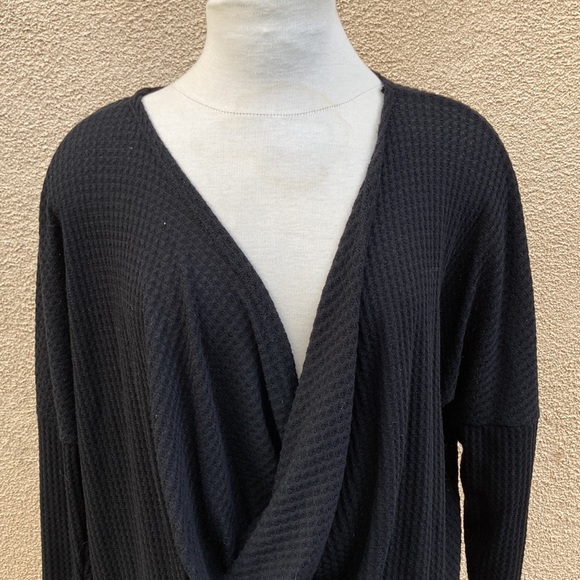 EUC Anthropologie Lazy Sundays Waffle Thermal Twist Wrap Long Sleeve Henley - Picture 2 of 7